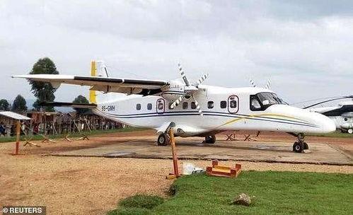 国产小飞机起飞降落视频